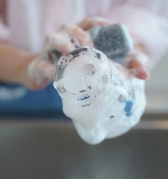 WABI KITCHEN SOAPを使う様子